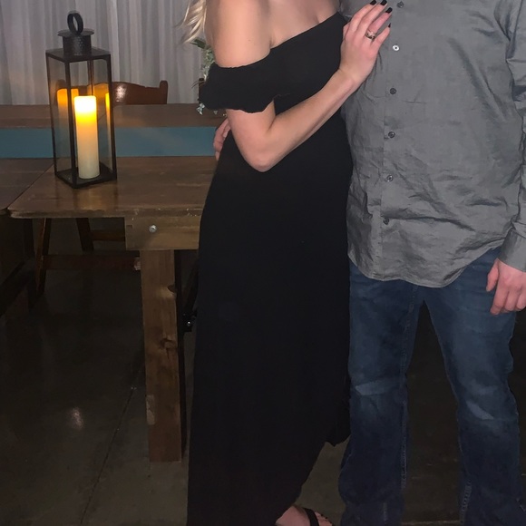 Juniors Smocked Off the Shoulder Hi-Lo Maxi Dress - Picture 3 of 3